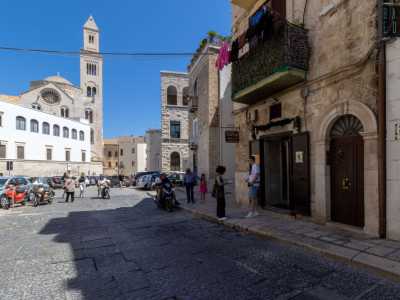 Per scovare il secondo locale �rustico� ci spostiamo ora alle spalle della Cattedrale, l� dove corte Colagualano incontra largo San Sabino